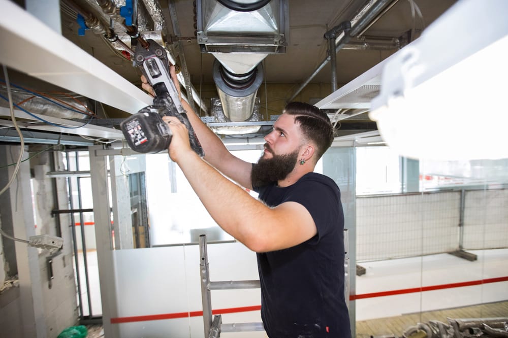 Mitarbeiter an der Arbeit für Heizungen